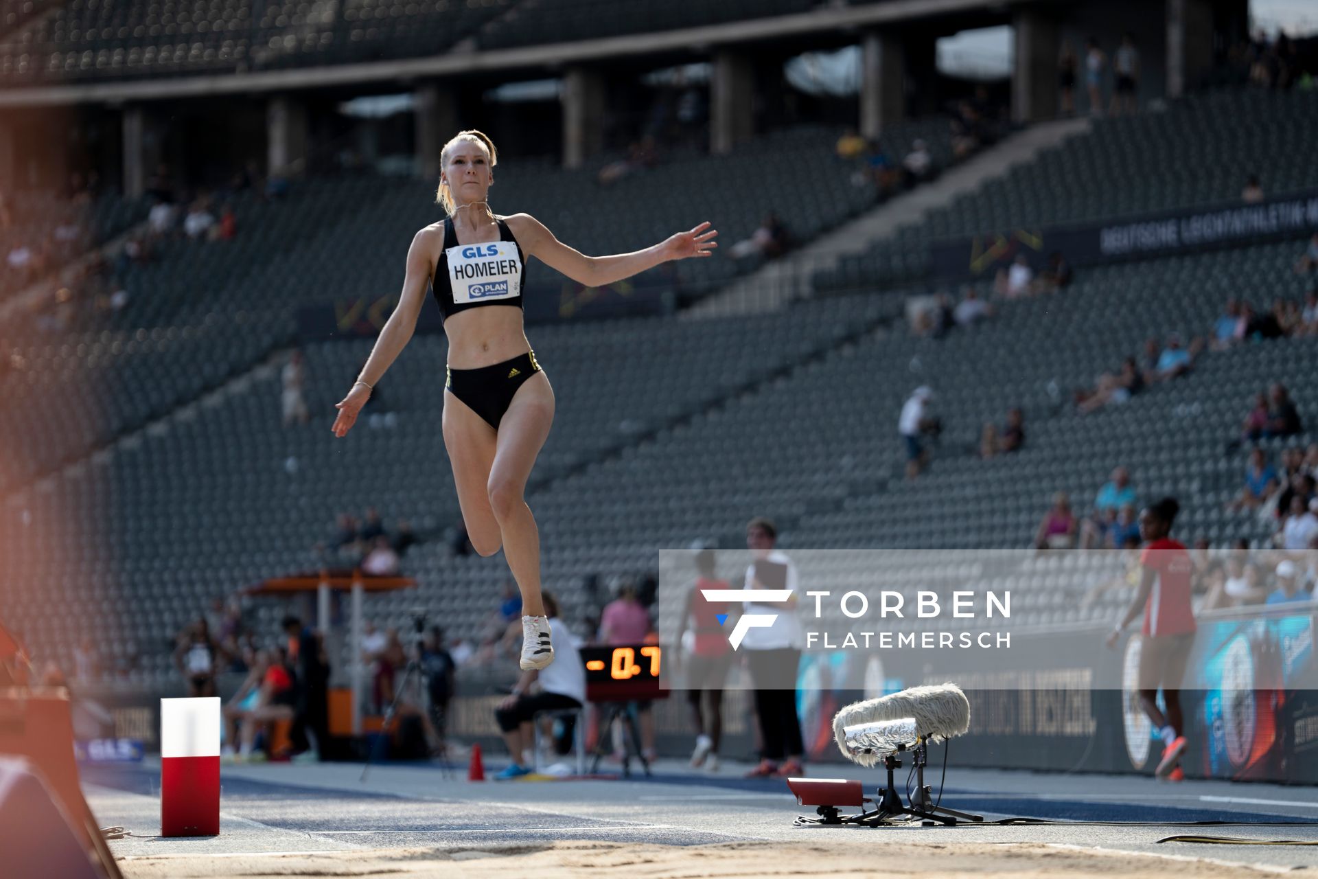 Merle Homeier (LG Goettingen) im Weitsprung waehrend der deutschen Leichtathletik-Meisterschaften im Olympiastadion am 26.06.2022 in Berlin